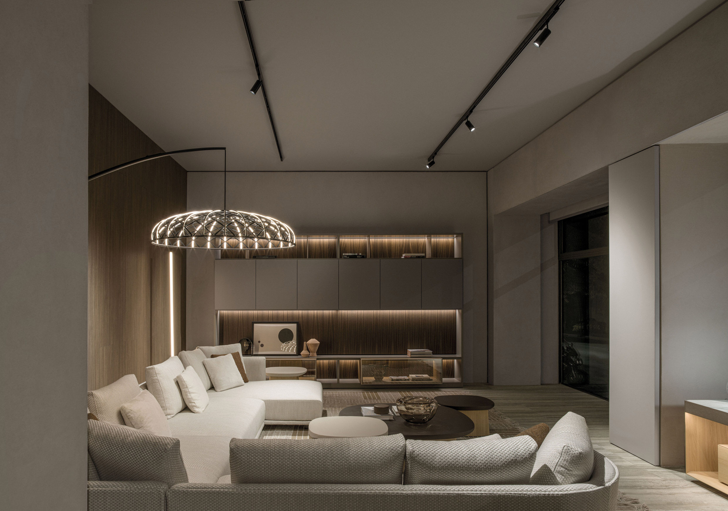 Cette photo montre le magasin phare de Molteni&C avec Peverelli Design.