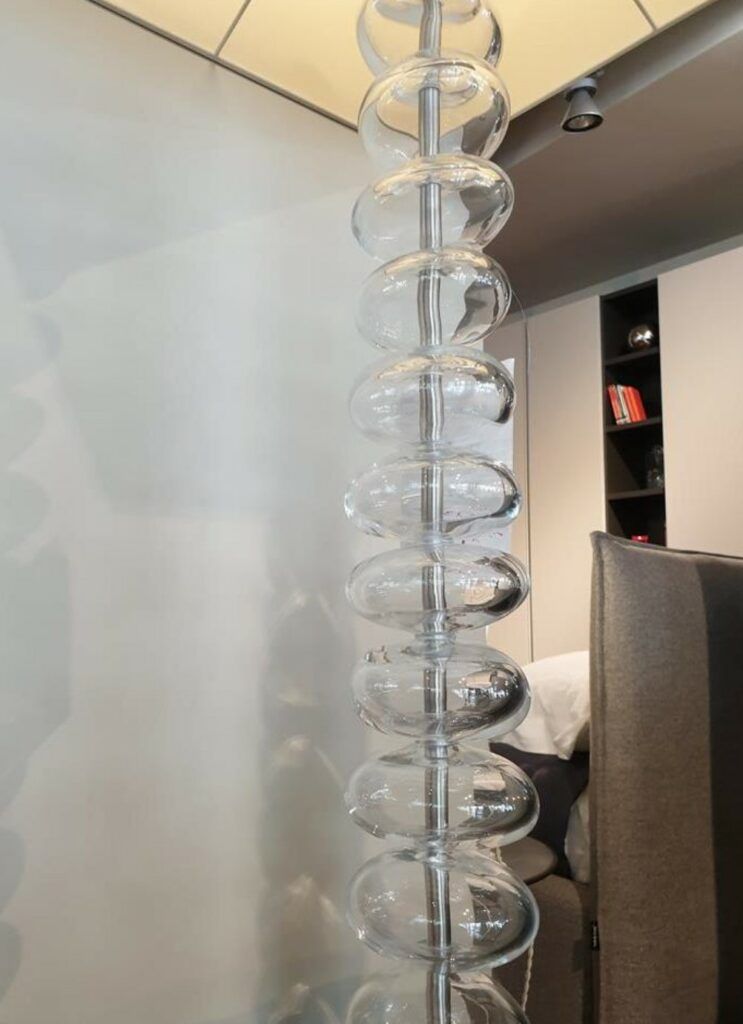 Cette photo montre la lampe Fede de Poltrona Frau