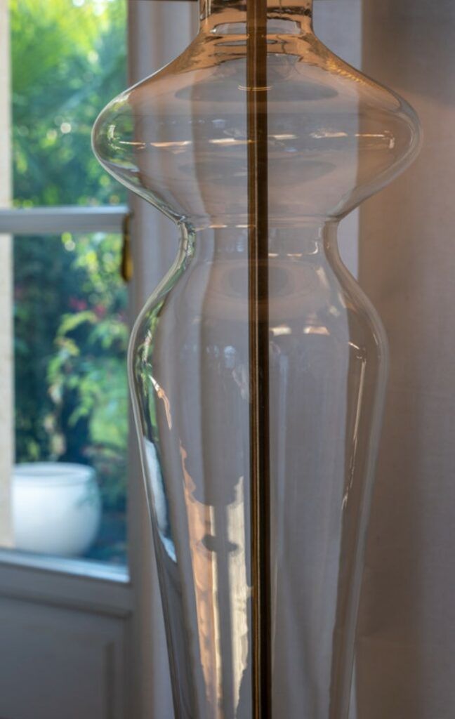 Cette photo montre la lampe Holly de Poltrona Frau