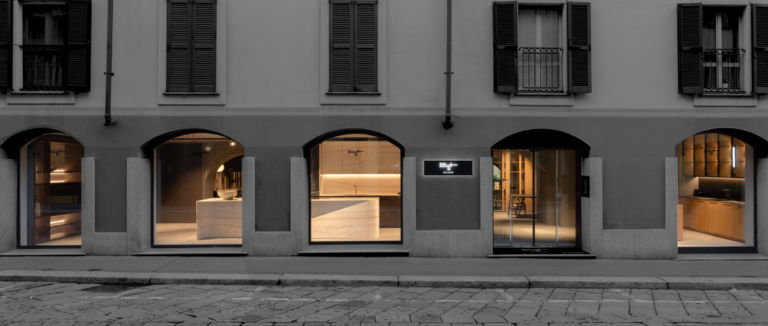 Questa foto mostra la foto del Flagship store di The Cut gestito da Peverelli Design