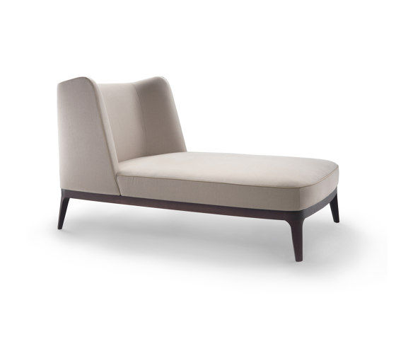 This photo shows the Dragonfly chaise longue by Flexform