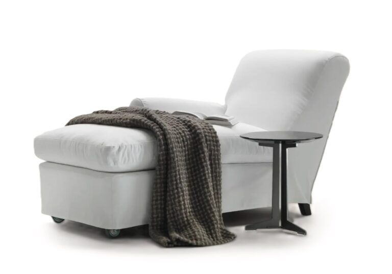 This photo shows the Nonnamaria chaise longue by Flexform