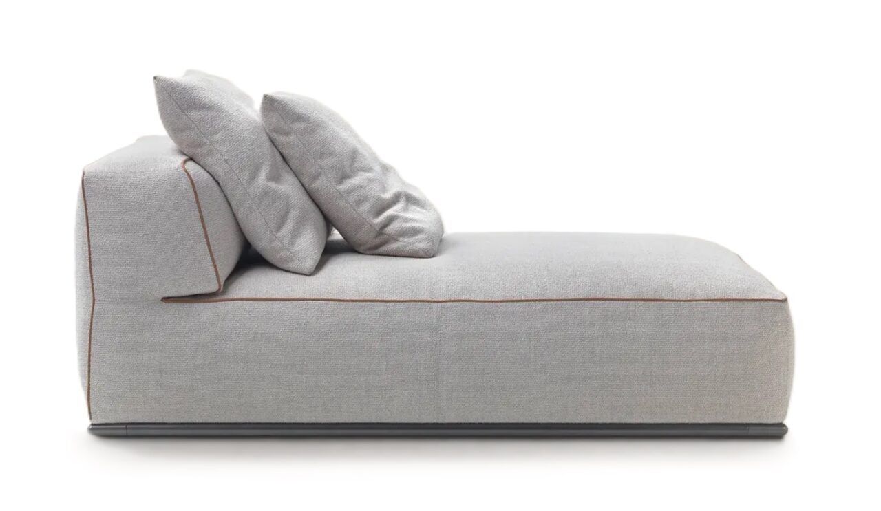 Cette photo montre la chaise longue Perry de Flexform