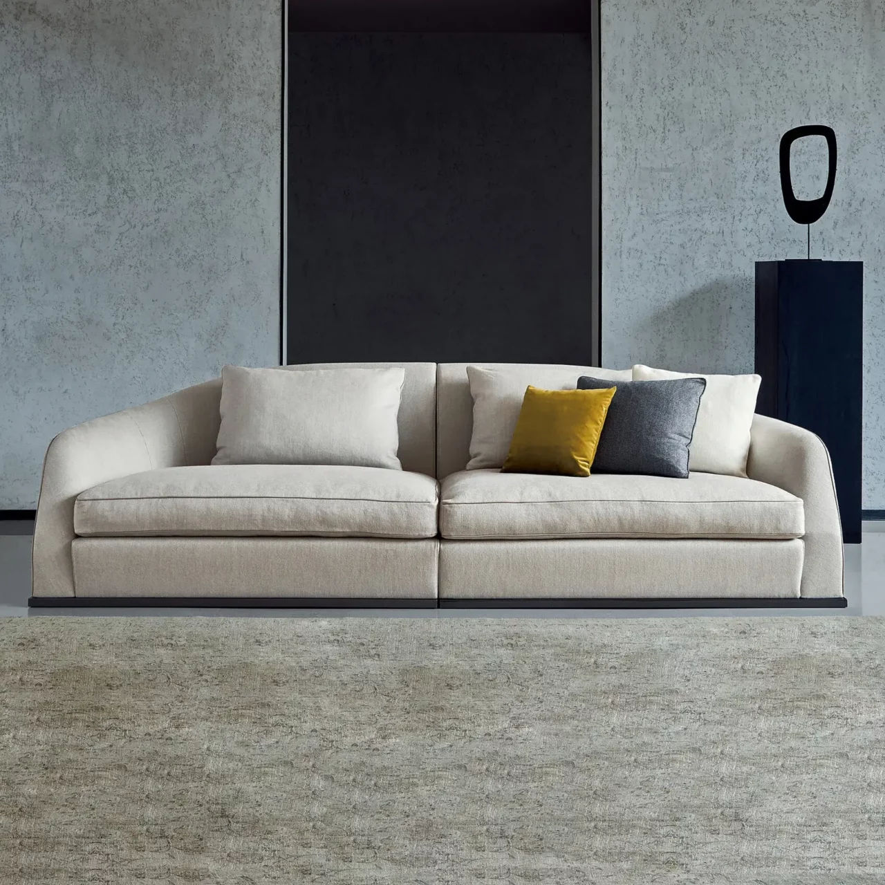 This photo shows the linear Alfred sofa by Flexform