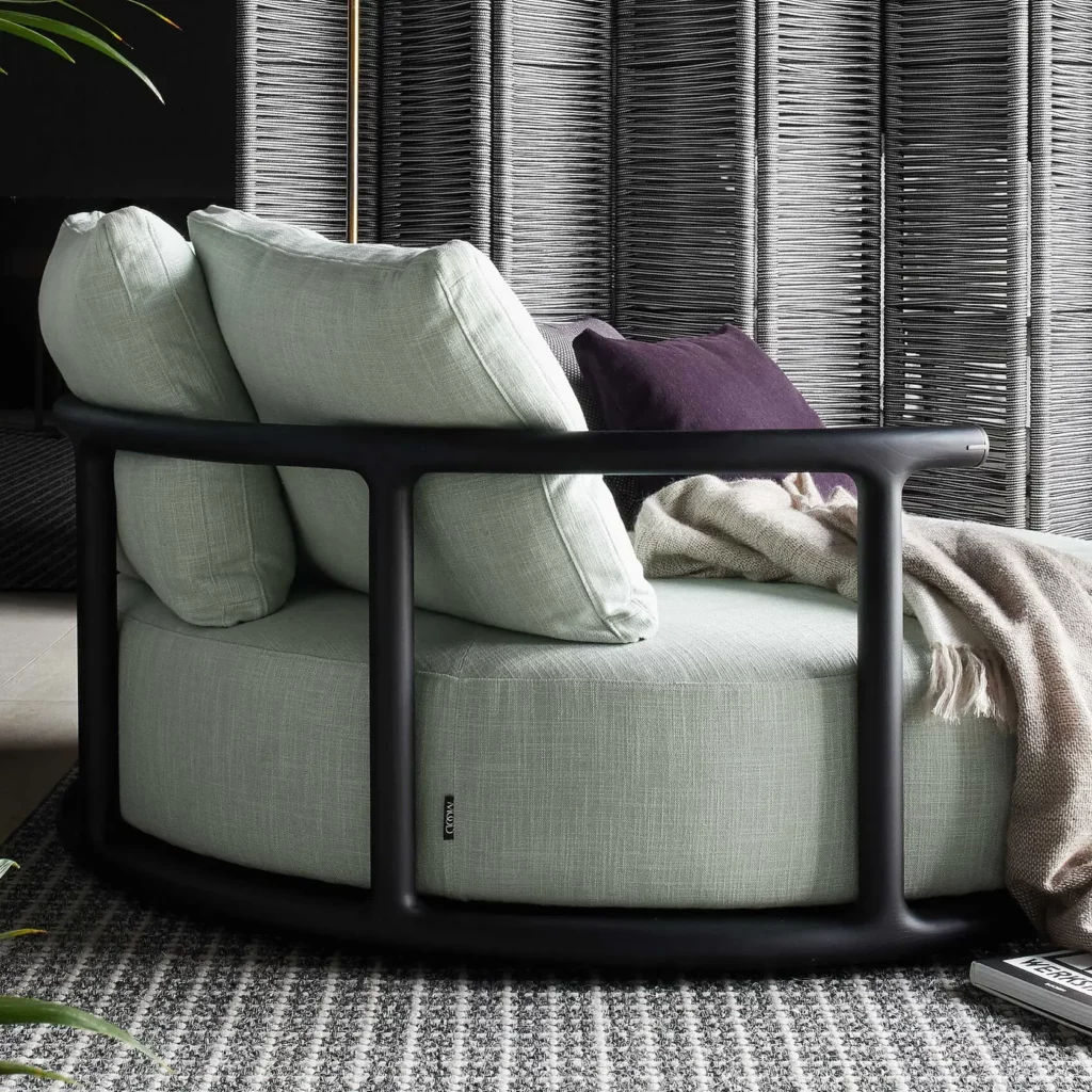 This photo shows the Icaro linear sofa by Flexform