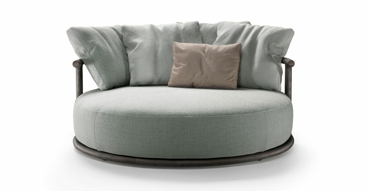 This photo shows the Icaro linear sofa by Flexform