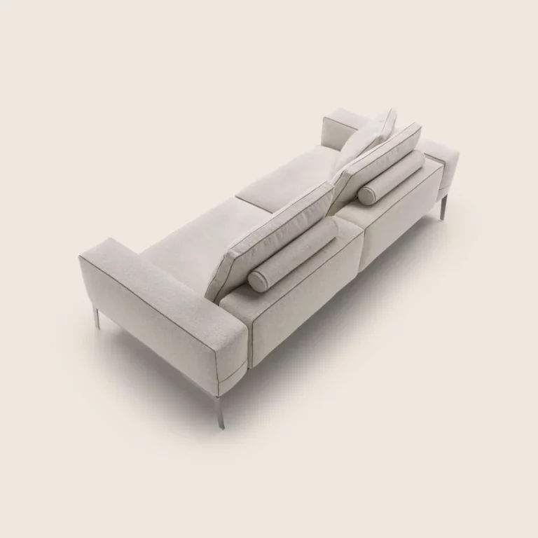 Cette photo montre le canapé linéaire Lifestell de Flexform.
