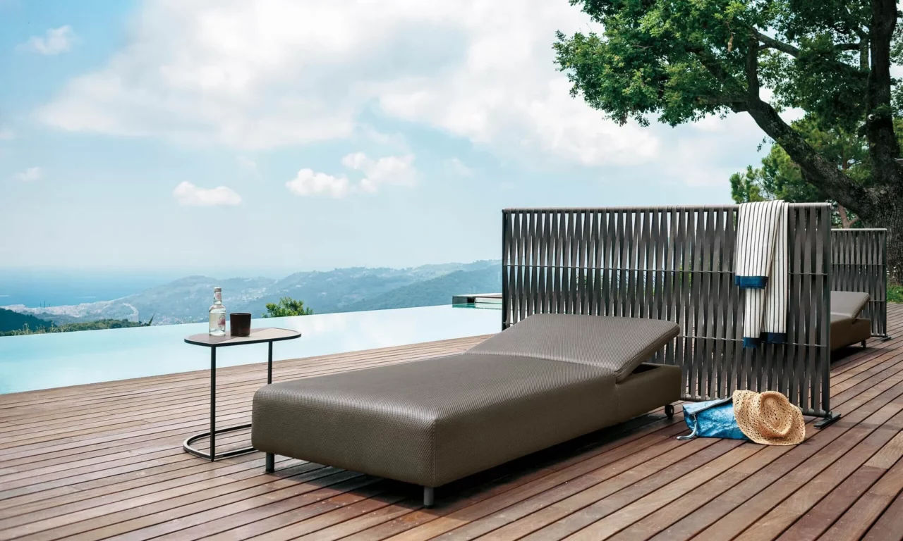 Questa foto mostra il lettino prendisole outdoor Double di RODA