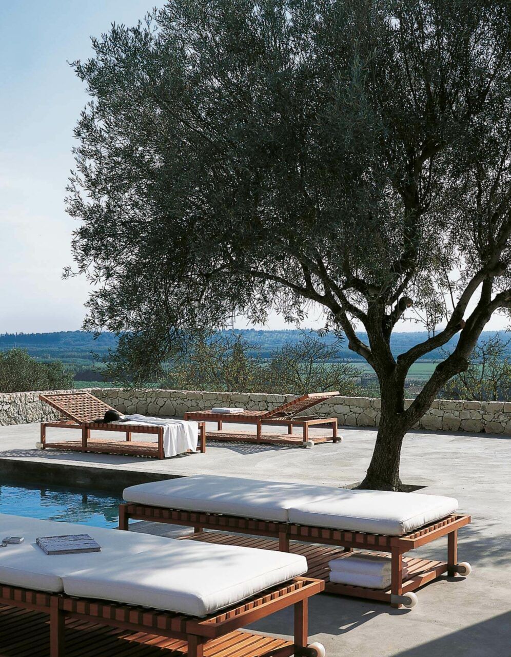 This photo shows the Network outdoor sunbed by RODA