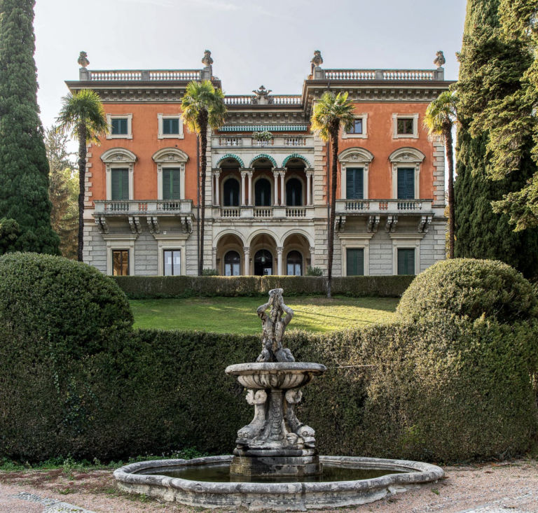 Cette photo montre la villa du projet proposé par Peverelli Design sur le lac de Côme.