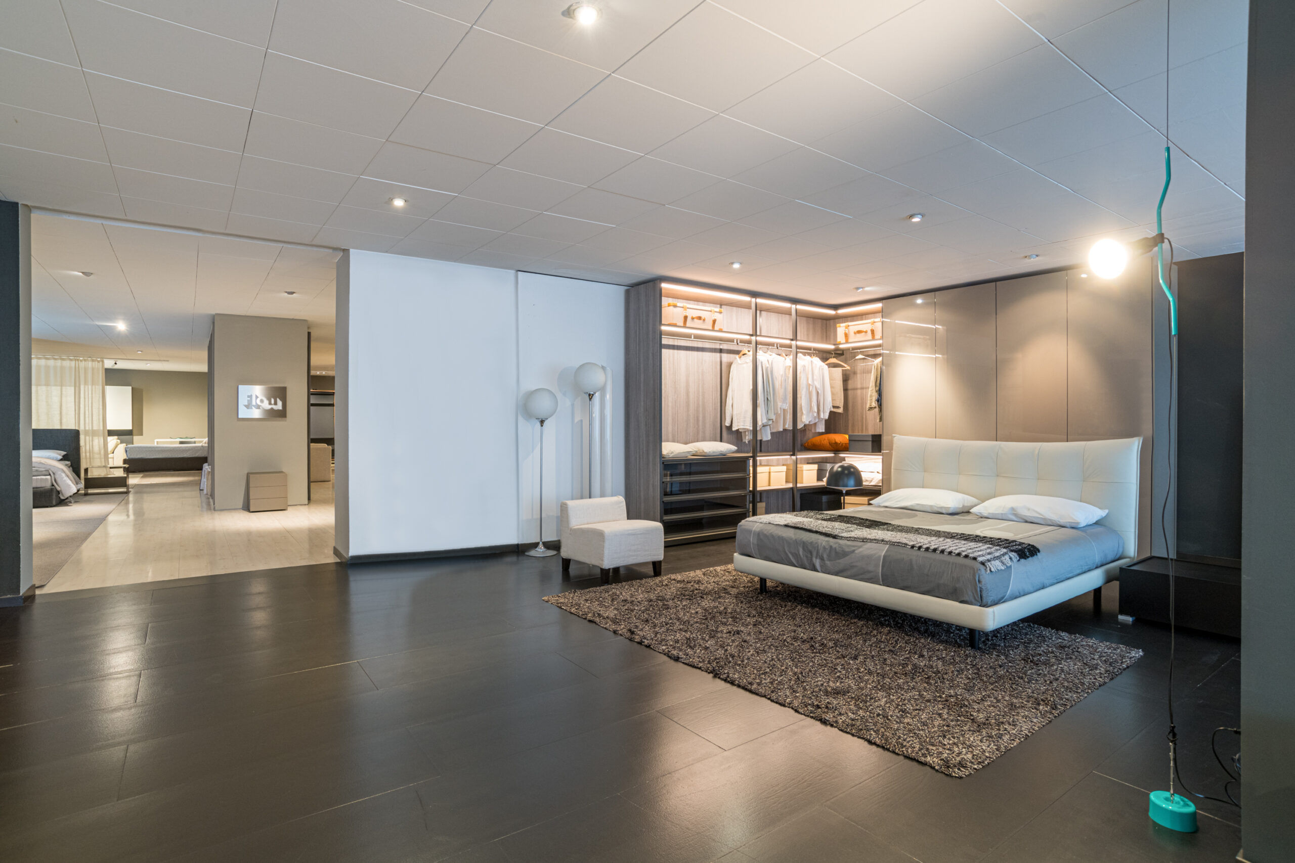 Questa foto mostra lo Showroom di design di Peverelli Design a Bulgarograsso.