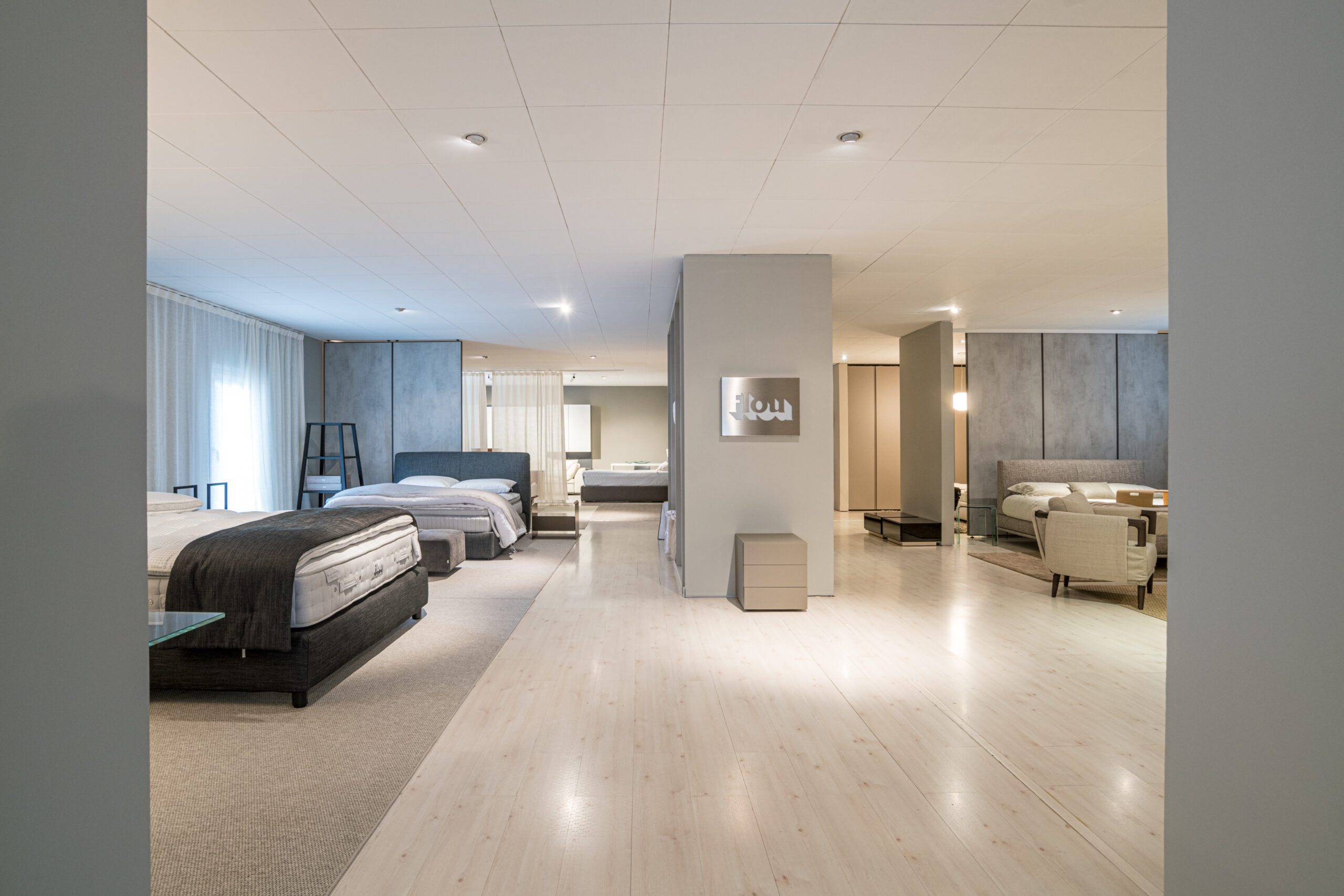 Questa foto mostra lo Showroom di design di Peverelli Design a Bulgarograsso.