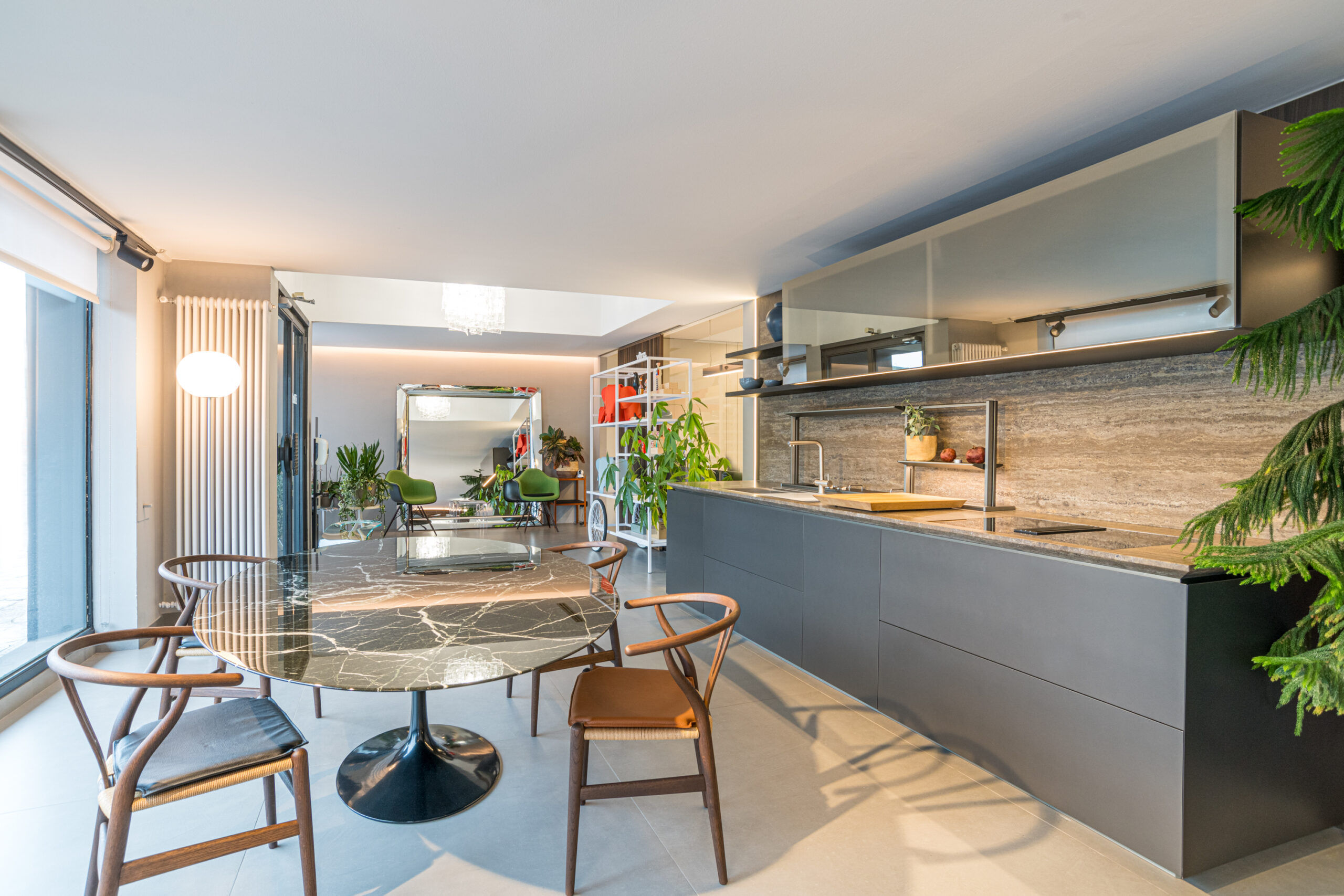 Questa foto mostra lo Showroom di design di Peverelli Design a Bulgarograsso.