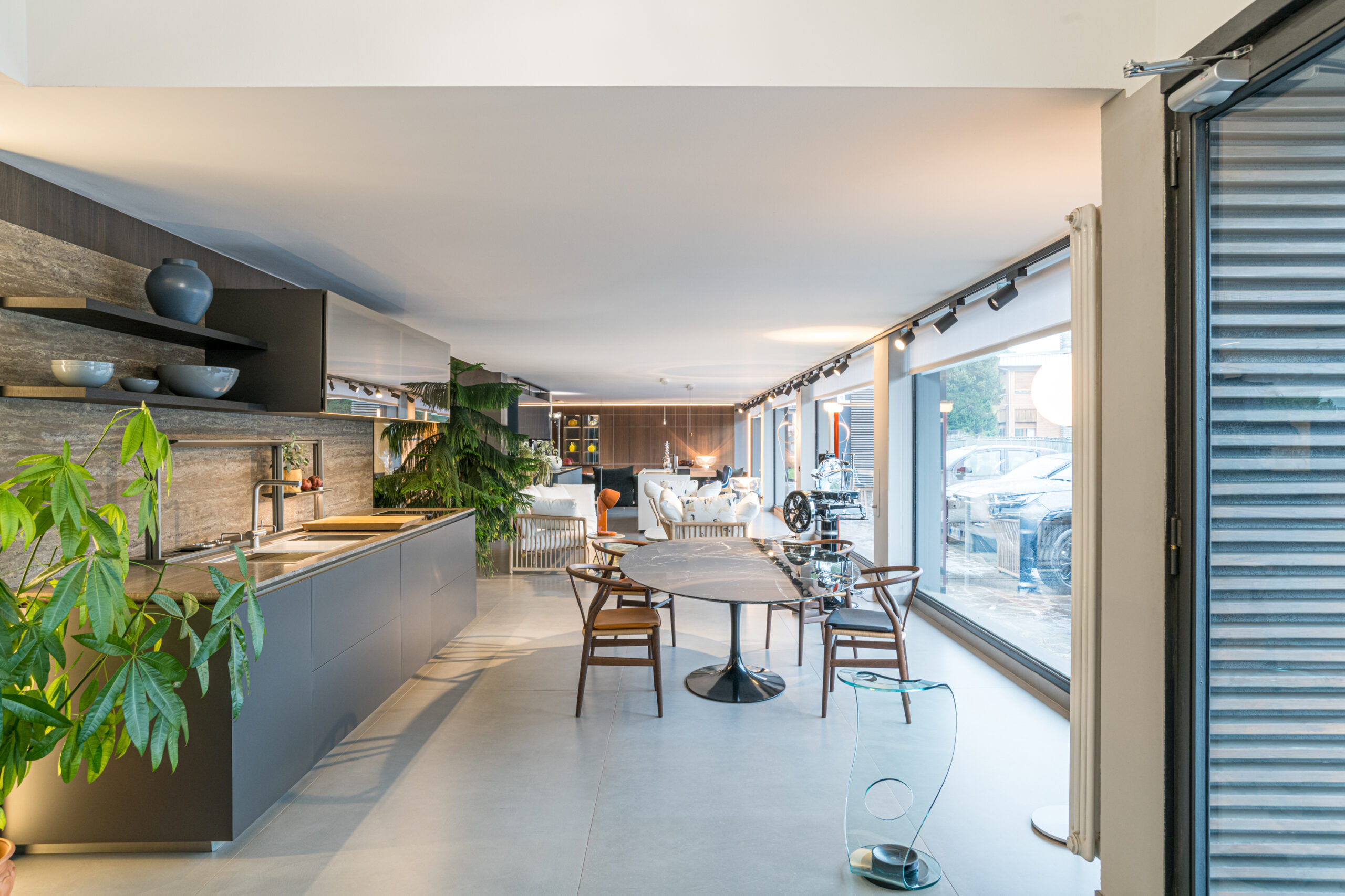 Questa foto mostra lo Showroom di design di Peverelli Design a Bulgarograsso.