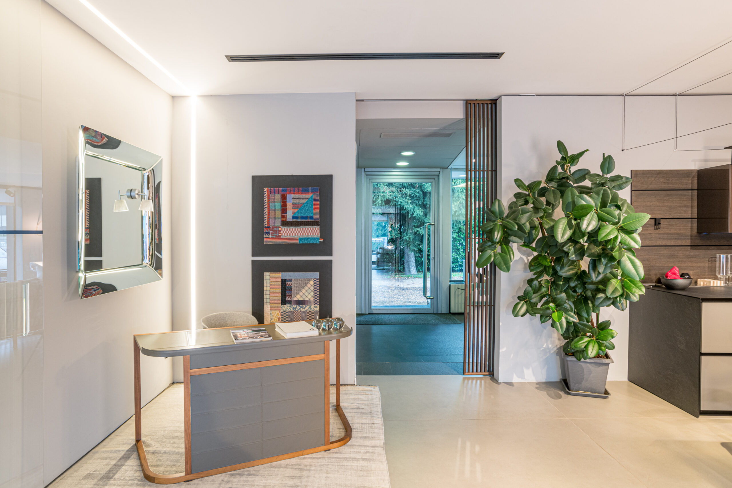 Questa foto mostra lo Showroom di design di Peverelli Design a Bulgarograsso.