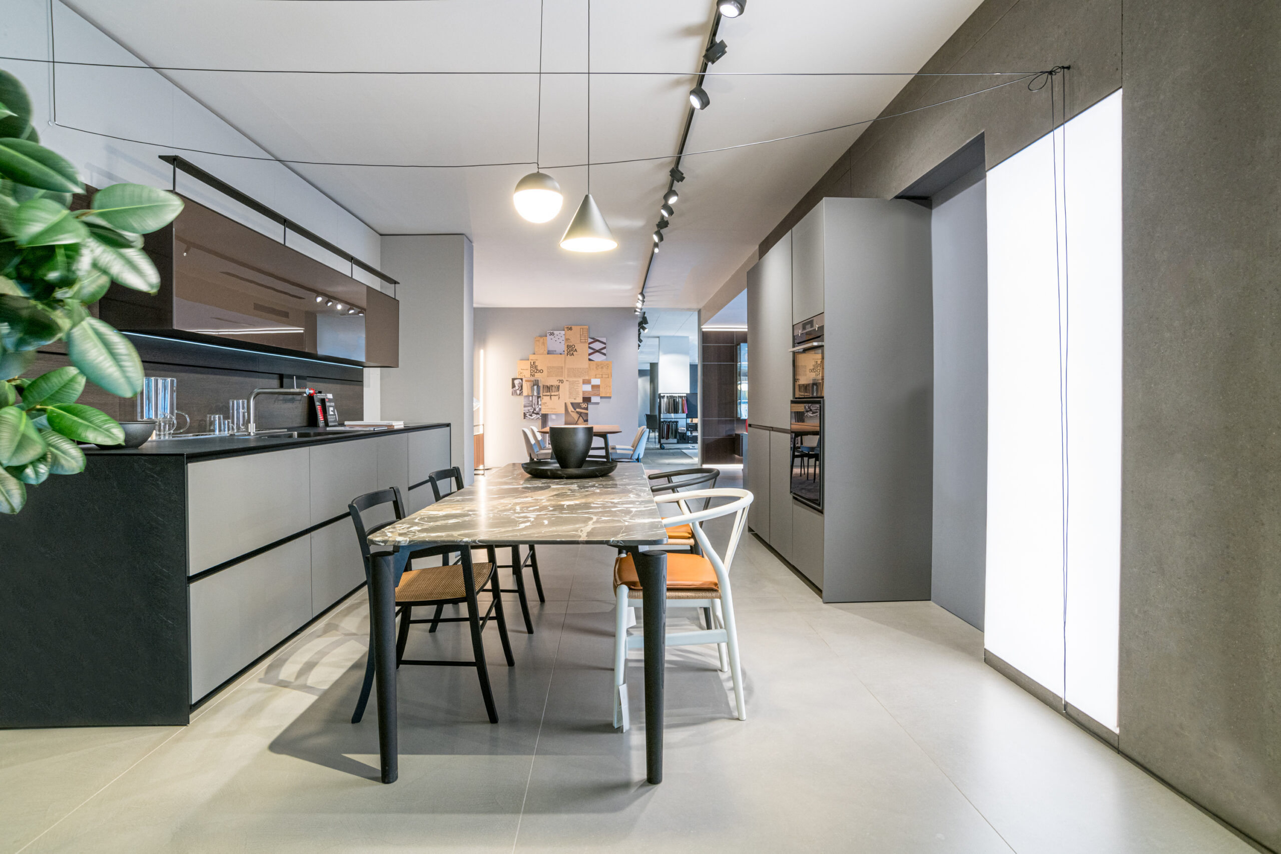 Questa foto mostra lo Showroom di design di Peverelli Design a Bulgarograsso.