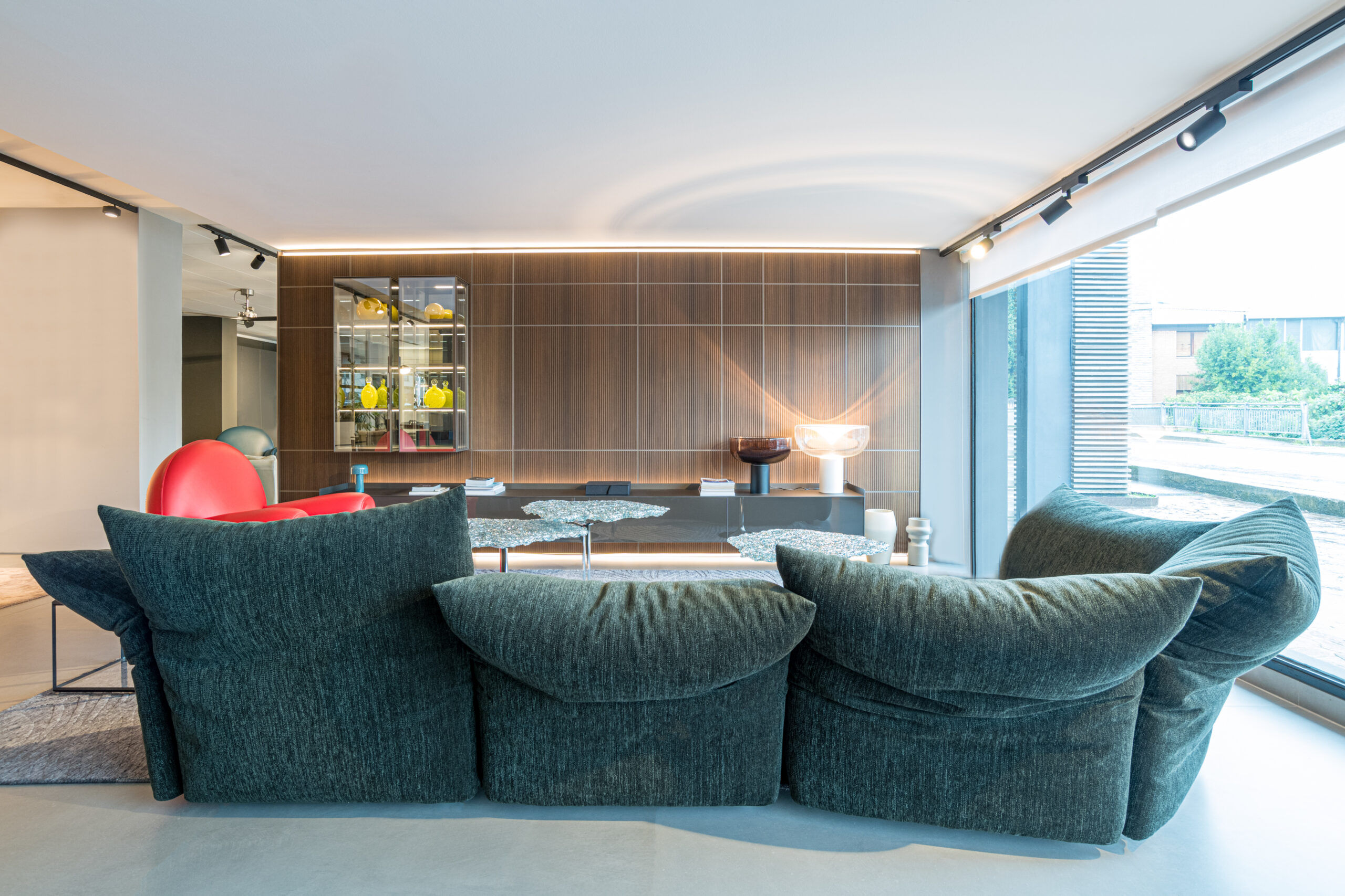 Questa foto mostra lo Showroom di design di Peverelli Design a Bulgarograsso.