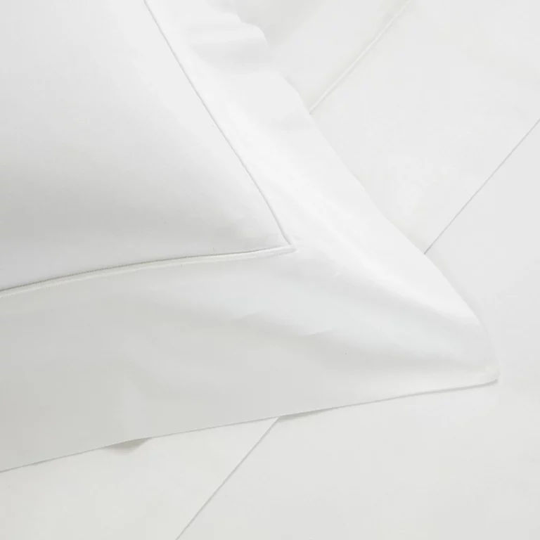 This photo shows the Frette 1860 bedding set