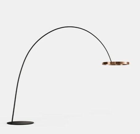 Cette photo montre le lampadaire Mito Largo d'Occhio.