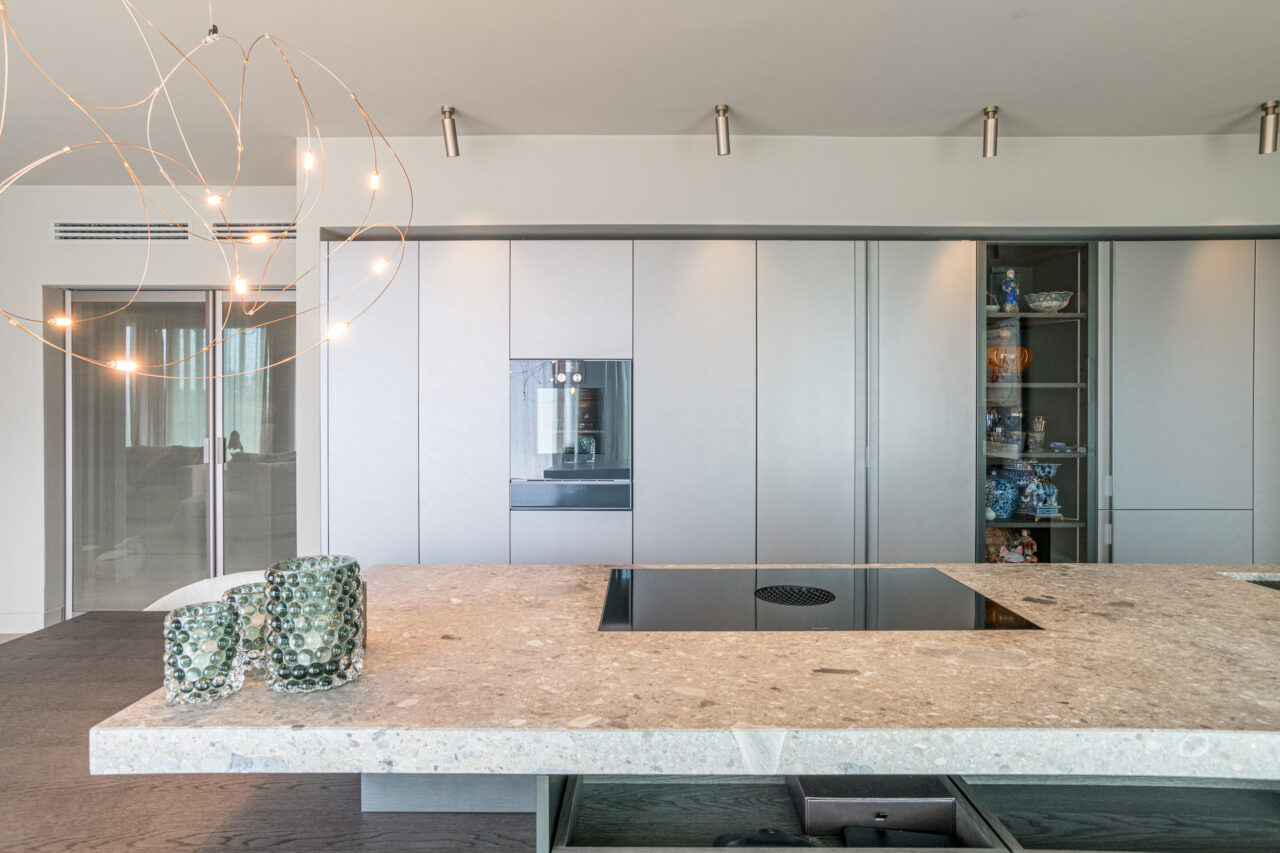 Interior design lago di como. La realizzazione di cucina di design Molteni&C sul lago di Como da parte dello studio interior design Peverelli Design