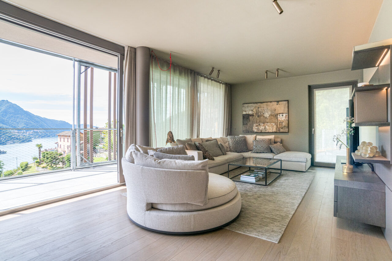 Interior design lago di como. La realizzazione di soggiorno di design sul lago di Como da parte dello studio interior design Peverelli Design