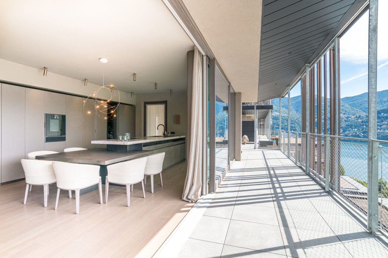 Interior design lago di como. La realizzazione di cucina di design Molteni&C sul lago di Como da parte dello studio interior design Peverelli Design