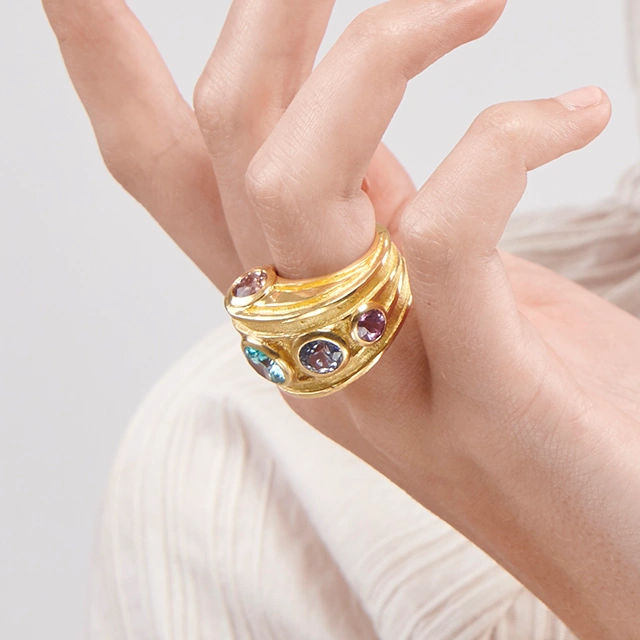 Close up of Athenee Large Ring eF9rpW K