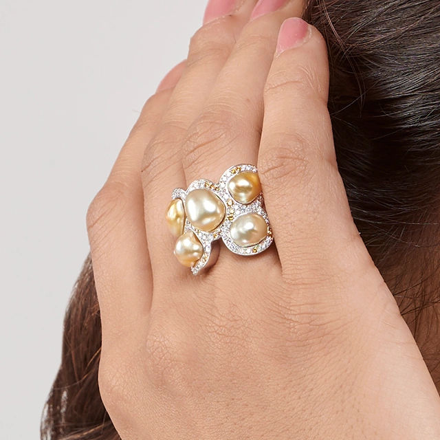 Close up of Butterfly Ring T3PdekM5V