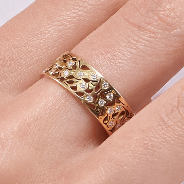 Close up of Diamond Flower Band