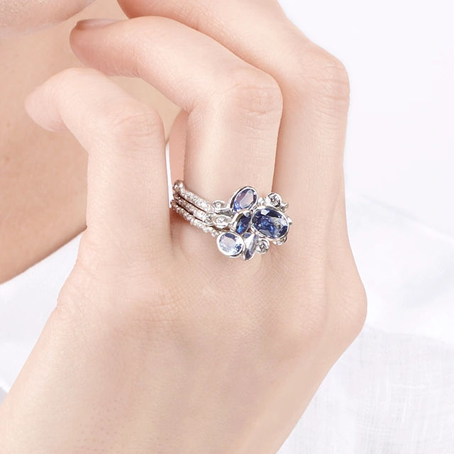 Close up of Eboulis Sapphire and Diamond