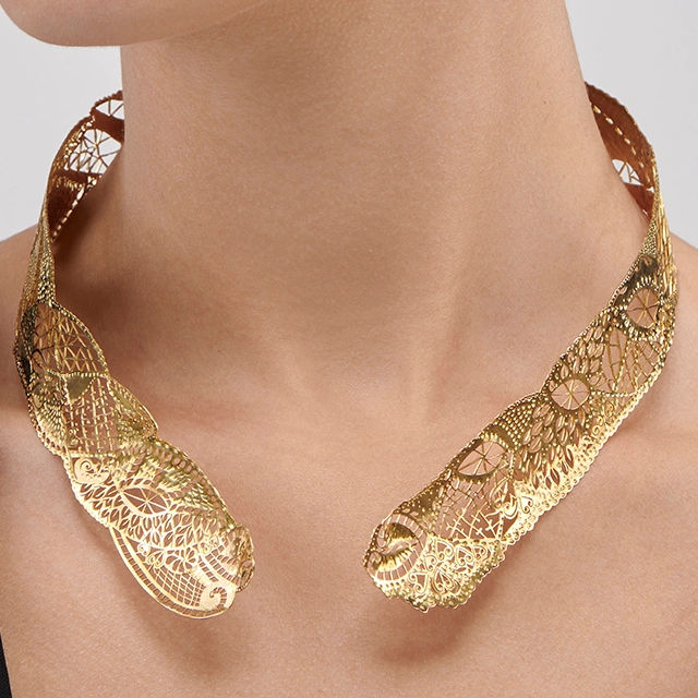 Close up of Gold Lace Heart Collar
