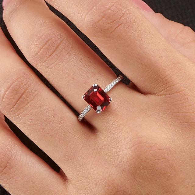 Close up of Grenadine Solitaire vmHO chgf