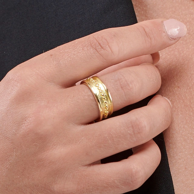 Close up of Paros Band 9VDro7aJO