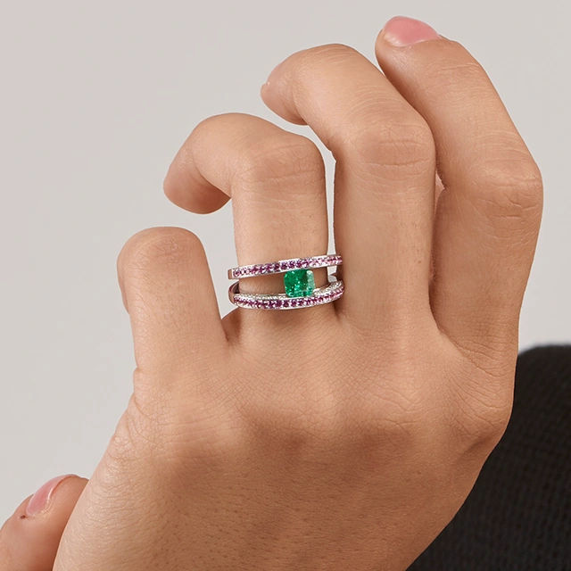 Close up of Salome Ring wv-xUrEej