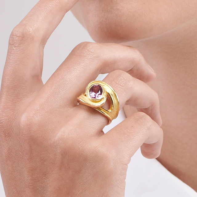 Close up of Spinel Tornado Ring lL3CgnB7p