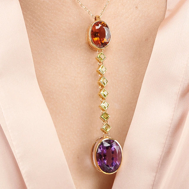 Close up of of Flagrant Delhi Pendant
