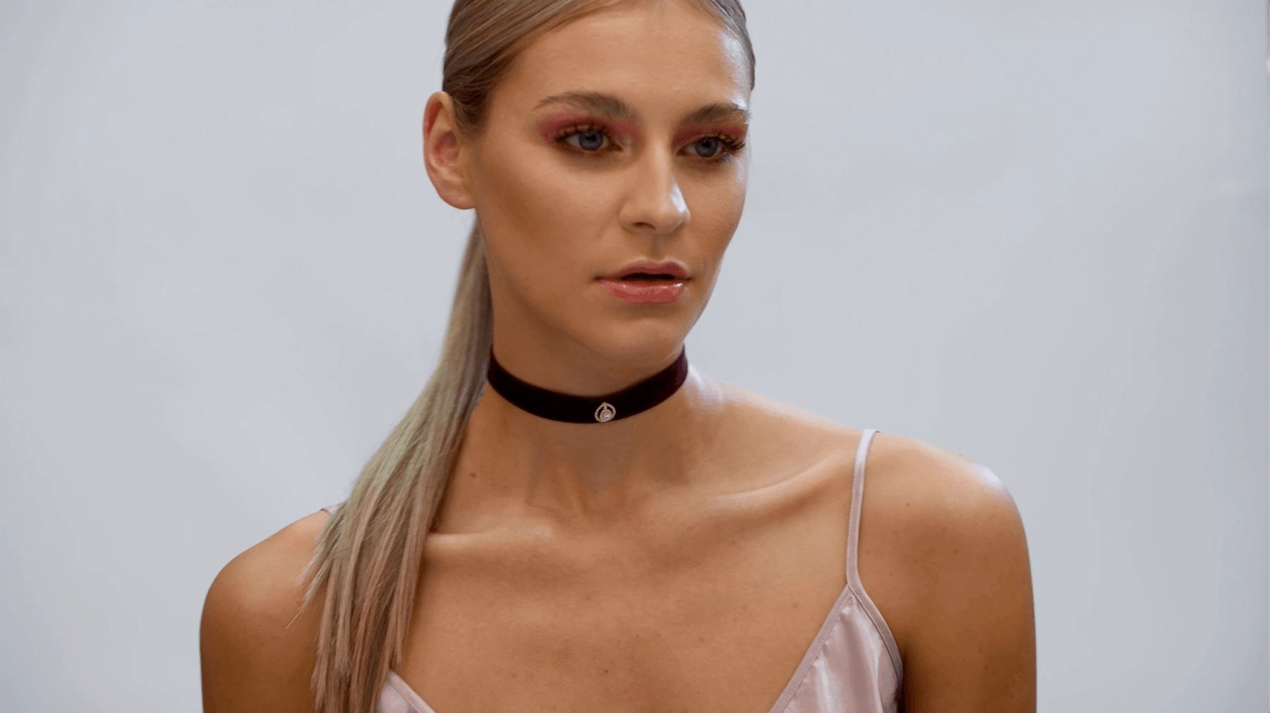 Eterno Pear Shaped Diamond Pin Velvet Chocker by Roell
