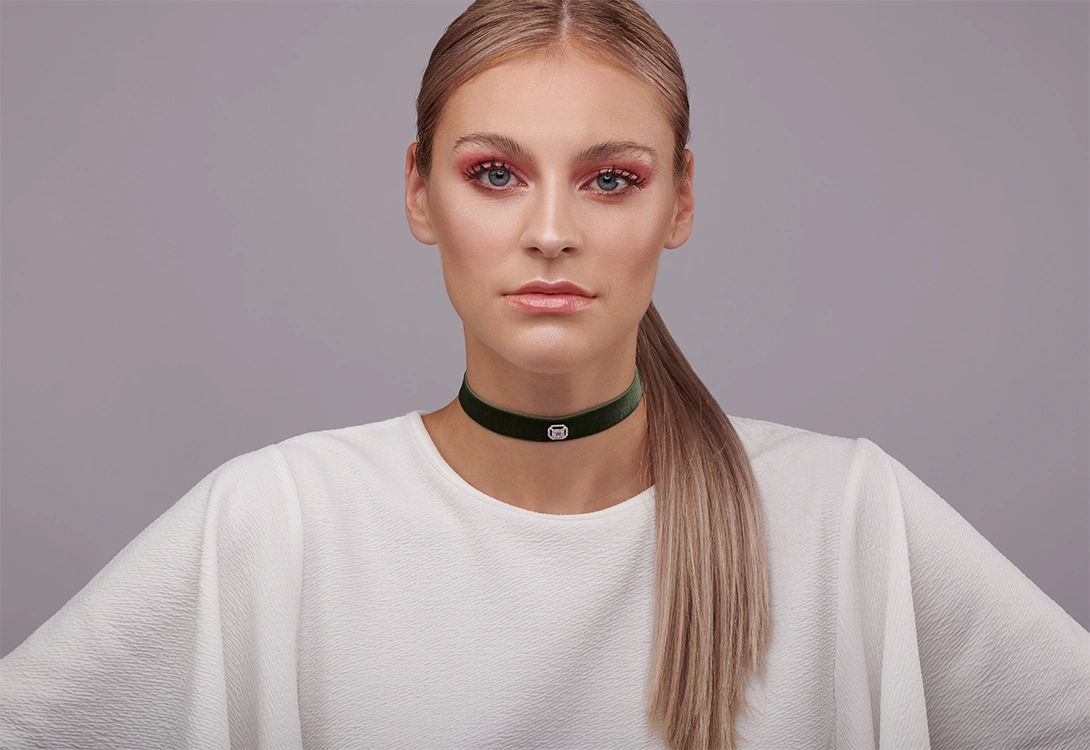 Eterno Emerald Shaped Diamond Pin Velvet Chocker