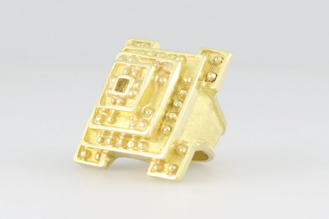 Turntable image 81
