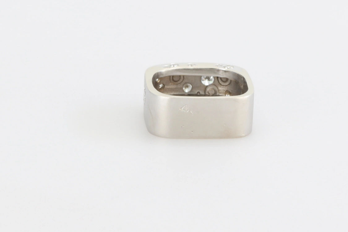 Turntable image 46