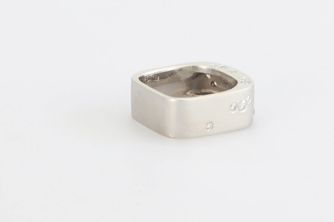 Turntable image 30
