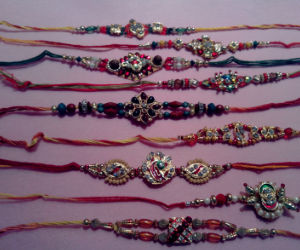 Family Set 9 Rakhis C1865