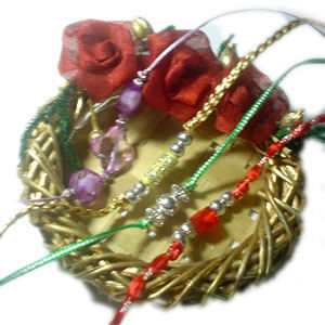 4 Rakhi Set C1101