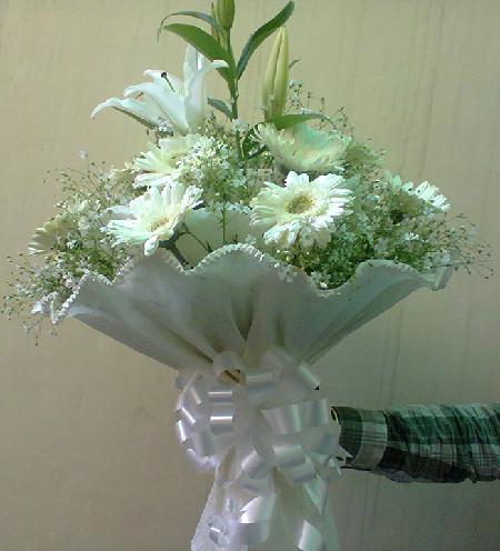 10 Gerbera 2 White Lilies Bunch