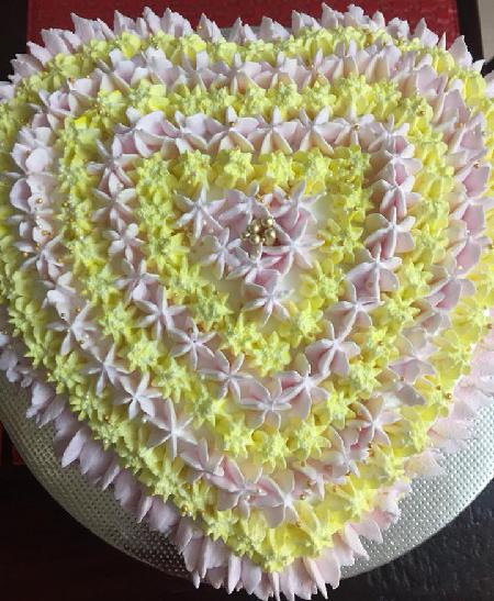 Heart Shape Cake with Vanilla and Butterscotch