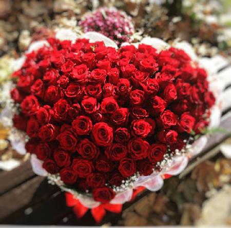 Stylish 100 Red Roses Heart Arrangement