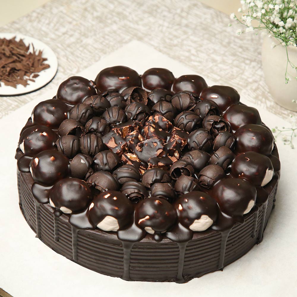 Snicker Chocolate Cake