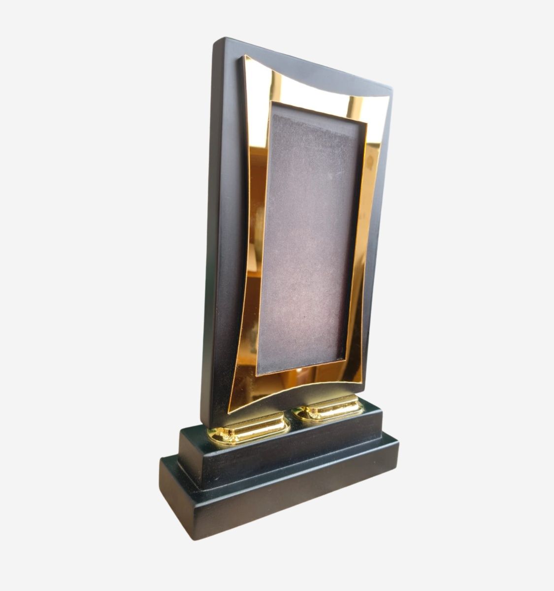 Gold-Edged Trophy L