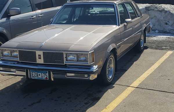 1983 Oldsmobile Cutlass Supreme 4dr