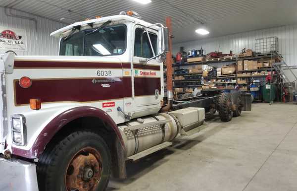 1993 International redneck pulling truck